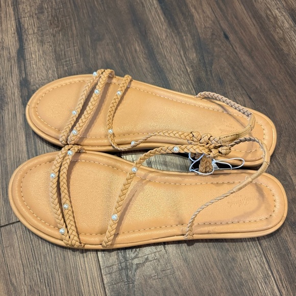 Universal Threads Tan Braided Sandals with Pearls NWT size 11 - Picture 2 of 3